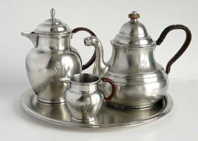 Кухонне начиння, посуд, столове срібло Кухонная утварь, посуда, столовое серебро ^/--/^ Чайно-кавовий сервіз олово посріблення Німеччина ^_^^^ Чайно-кофейный сервиз олово серебрения Германия - фото фото фото