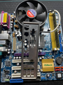 Материнські плати Материнские платы ^/--/^ Комплект  ASRock s /--/ 775 i /--/ 945 /--/ gz Core 2 Duo  E /--/ 4500 ram 2 /--/ gb DDR /--/ 2 ^_^^^ Комплект ASRock s /--/ 775 i /--/ 945 /--/ gz Core 2 Duo E /--/ 4500 ram 2 /--/ gb DDR /--/ 2 - фото фото фото