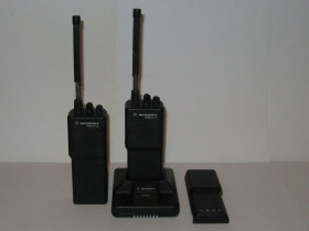 Інше Другое ^/--/^ Радиостанция рация Motorola Radius P 110 USA США времён СССР 90-е ^_^^^ Радіостанція рація Motorola Radius P 110 USA США часів СРСР 90-е - фото фото фото