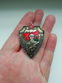 Пам'ятні і ювілейні Памятные и юбилейные ^/--/^ Значок Старший погранотряда - фото фото фото