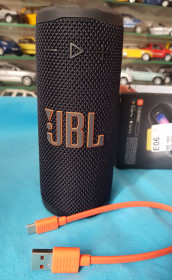 Портативні колонки, спікери Портативные колонки, спикеры ^/--/^ JBL Grip Black   (JBLGRIPBLK). Оригінал ! Німеччина. З 1 грн. Німеччина. ^_^^^ JBL Grip Black (JBLGRIPBLK). Оригинал! Германия. С 1 грн. Германия. - фото