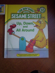 Видання - р. Издания - гг. ^/--/^ On my Way with Sesame Street. Up, dow and all around. Том 10  Англійська для дітей 1989 42 ст. ^_^^^ On my Way with Sesame Street Up, dow and all around. Том 10 Английский для детей 1989 42 ст. - фото фото фото