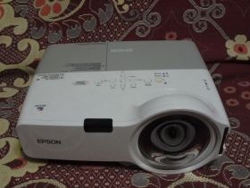 Проектори Проекторы ^/--/^ Широкоформатный проектор Epson 410 /--/ W для видео ^_^^^ Проектор Epson 410 /--/ W для відео - фото фото фото