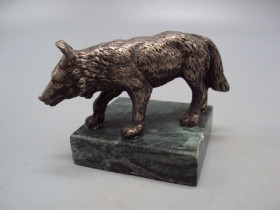 Статуетки, Скульптури, Фігурки, Фарфор Статуэтки, Скульптуры, Фигурки, Фарфор ^/--/^ Фигура на подставке статуэтка волк серебро 925 проба вес 221 г размер 5,3 /--/ х /--/ 8,7 /--/ х /--/ 5,2 /--/ х /--/ 5,2 см №14274 ^_^^^ Фігура на підставці статуетка вовк срібло 925 проба вага 221 г розмір 5,3 /--/ х /--/ 8,7 /--/ х /--/ 5,2 /--/ х /--/ 5,2 см No /--/ 14274 - фото фото фото