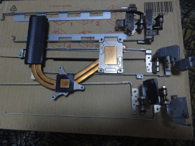 Корпуса Корпуса ^/--/^ Петлі та радіатор HP ENVY /--/ 17 /--/ j series +бонус петлі toshiba c /--/ 75 і невідомі ^_^^^ Петли HP ENVY /--/ 17 /--/ j series - фото фото фото
