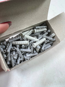 Інше Другое ^/--/^ Лот № 15485 Розширювальний дюбель Fischer 4 /--/ mm x 20 /--/ mm ^_^^^ Лот No 15485 Расширительный дюбель Fischer 4 /--/ mm x 20 /--/ mm - фото фото фото