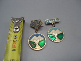Інше Другое ^/--/^ Знак Кавказ горы орел подвесной лот 2 шт №16797 ^_^^^ Знак Кавказ гори орел підвісний лот 2 шт No /--/ 16797 - фото фото фото