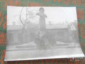 Листи, фото Письма, фото ^/--/^ Памятник  космонавту  П.Р.Поповичу  Вид 1 ^_^^^ Пам'ятник космонавту П.Р.Поповичу Вид 1 - фото фото фото
