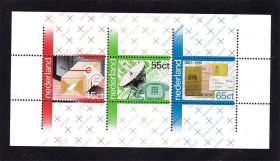 Освоєння космосу Освоение космоса ^/--/^ Космос . Нидерланды  1981 г  MNH - блок ^_^^^ Нідерланди 1981 MNH - блок - фото фото фото