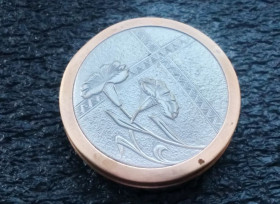 Інше Другое ^/--/^ Пудрениця компактна стара радянська металева з люстерком Вживане ^_^^^ Пудреница компактная старая советская металлическая с люстерком Употребительное - фото фото фото