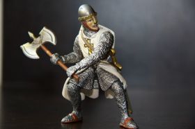Фігурки, солдатики Фигурки, солдатики ^/--/^ рыцарь крестоносец с топором SCHLEICH 90-100 /--/ мм ФРГ ^_^^^ лицар хрестоносець з сокирою SCHLEICH 90-100 /--/ мм ФРН - фото фото фото