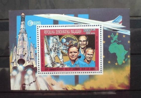 Освоєння космосу Освоение космоса ^/--/^ Мадагаскар Malagasy  Madagaskar Space 1990 Mi Bl 132 A MNH ^_^^^ Мадагаскар Malagasy Madagaskar Space 1990 Mi Bl 132 A MNH - фото фото фото