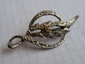 Ювелірні вироби, біжутерія Ювелирные изделия, бижутерия ^/--/^ Брошь, ветка с камнями, винтажная, СССР 905 ^_^^^ Брош, гілка з каменями, гвинтажна, СРСР 905 - фото фото фото