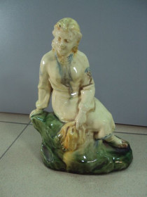Статуетки, Скульптури, Фігурки, Фарфор Статуэтки, Скульптуры, Фигурки, Фарфор ^/--/^ Фигура керамика майолика украинка девушка сидит на камне высота 23 см №8 ^_^^^ Фігура кераміка майолика українка дівчина сидить на камені висота 23 см No /--/ 8 - фото фото фото