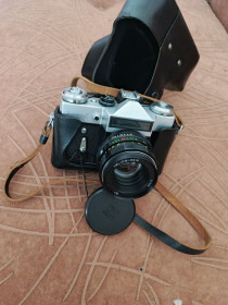 Вінтажні фотоапарати Винтажные фотоаппараты ^/--/^ Зенит-Е + Helios-44 /--/ M 2/58 ^_^^^ Зеніт-Е + Helios-44 /--/ M 2/58 - фото фото фото