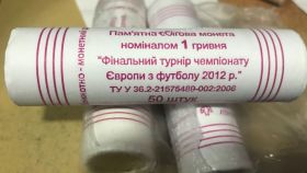 Обігові Обиходные ^/--/^ Банковский рол 1 гривня 2012 ролик НБУ ролл ФІНАЛЬНИЙ ТУРНІР ЧЕМПІОНАТУ ЄВРОПИ З ФУТБОЛУ ЕВРО ЄВРО ^_^^^ Банковский рол 1 гривна 2012 ролик НБУ ролл ФИНАЛЬНЫЙ ТУРНИР ЧЕМПИОНАТА ЕВРОПЫ ПО ФУТБОЛУ ЭВРО ЕВРО - фото фото фото