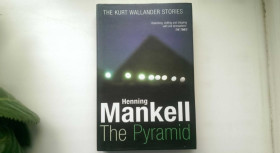 Книги на іноземних мовах Книги на иностранных языках ^/--/^ The Pyramid - Henning Mankell - На Английском English книга ^_^^^ The Pyramid - Henning Mankell - Англійська English книга - фото фото фото