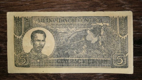 В'єтнам Вьетнам ^/--/^ NORTH Vietnam Північний В&amp;apos;єтнам 5 донгів 1948 темно-зелена+коричнева. Ціна за 1 /--/ шт! Номери послідовно ^_^^^ NORTH Vietnam Северный Вьетнам 5 донгов 1948 темно-зеленая+коричневая. Цена за 1 /--/ шт! Номера последовательно - фото фото фото