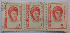 Південна Америка Южная Америка ^/--/^ Аргентина 1977 Генерал Хосе Де Сан Мартин, сцепка, гашеная (I) ^_^^^ Аргентина 1977 Генерал Хосе Де Сан Мартін, зчіпка, гашена (I) - фото фото фото