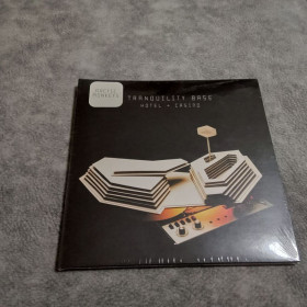 Музичні диски Музыкальные диски ^/--/^ arctic monkeys - tranquility base hotel + casino. запечатанный европейский cd ^_^^^ arctic monkeys - tranquility base hotel + casino. - фото фото фото
