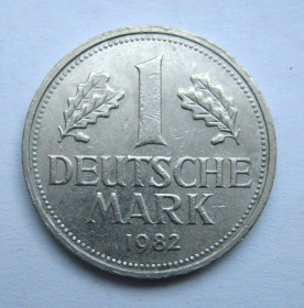НДР, ФРН ГДР, ФРГ ^/--/^ 1 марка = 1982 р. - F = ФРН = НІМЕЧЧИНА + ^_^^^ 1 марка = 1982 г. - F = ФРГ = Германия + - фото фото фото