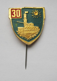 Пам'ятні і ювілейні Памятные и юбилейные ^/--/^ Бучач - 30 років визволення - Пам&amp;apos;ятник-танк - ратуша = 1974 р.= значок СРСР + ^_^^^ Бучач - 30 лет освобождения - Памятник-танк - ратуша = 1974 г. = значок СССР + - фото фото фото