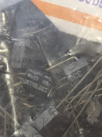 Конденсатори Конденсаторы ^/--/^ ELZET -40/+105 330 mF 10 v  330 мФ 10 в  конденсаторы 8 /--/ х /--/ 7 /--/ мм      (14) ^_^^^ ELZET -40/+105 300 mF 10 v 300 мФ 10 в конденсатори 8 /--/ х /--/ 7 /--/ мм (14) - фото фото фото
