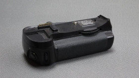 Nikon Nikon ^/--/^ Батарейный блок Phottix BG-D /--/ 700  (Nikon MB-D /--/ 10) для Nikon D /--/ 300 D /--/ 300 /--/ s D /--/ 700 China Вживане ^_^^^ Батарейний блок Phottix BG-D /--/ 700 (Nikon MB-D /--/ 10) для Nikon D /--/ 300 D /--/ 300 /--/ s D /--/ 700 - фото фото фото