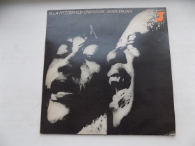 Платівки Пластинки ^/--/^ Виниловая пластинка Ella Fitzgerald und Louis Armstrong Эллa Фитцджepaльд и Луи Армстронг Пр-во Amiga ^_^^^ Вінілова платівка Ella Fitzgerald und Louis Armstrong Елла Фітцджepaльд і Луї Армстронг Пр-во Amiga - фото фото фото