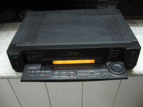 Відеомагнітофони, VHS-програвачі Видеомагнитофоны, VHS-проигрыватели ^/--/^ Видеомагнитофон Sony SLV-E /--/ 1000 HI-FI Stereo ^_^^^ Sony SLV-E /--/ 1000 HI-FI Stereo - фото фото фото