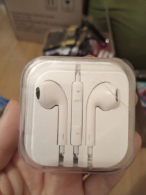 Навушники, гарнітури Наушники, гарнитуры ^/--/^ Наушники Apple EarPods ^_^^^ Навушники Apple EarPods - фото фото фото