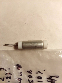 Конденсатори Конденсаторы ^/--/^ Конденсатор ФД-2 ???  500 пФ 250 /--/ В 10%  (похож на К /--/ 72 /--/ П-8) б/у ^_^^^ Конденсатор ФД-2? 500 пФ 250 /--/ В 10% (схожий на К /--/ 72 /--/ П-8) б/у - фото фото фото