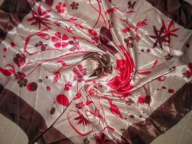 Хустки, палантини Платки, палантины ^/--/^ Шелк Атлас Италия!Платок косынка Цветы 74*73 НОВЫЙ ^_^^^ Шовк Атлас Італія!Платок косинка Квіти 74*73 НОВИЙ - фото фото фото