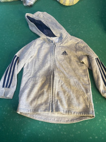 Інший одяг Другая одежда ^/--/^ В /--/ 372 Кофта с капюшеном Adidas Размер 3-4 года ^_^^^ В /--/ 372 Кофта з капюшеном Adidas Розмір 3-4 роки - фото фото фото