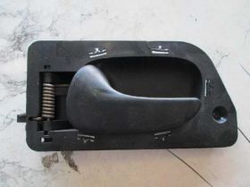 Кабіни і салони Кабины и салоны ^/--/^ Ручка двери левая Renault Laguna 93-00 7700823286 ^_^^^ Ручка дверей ліва Renault Laguna 93-00 7700823286 - фото фото фото