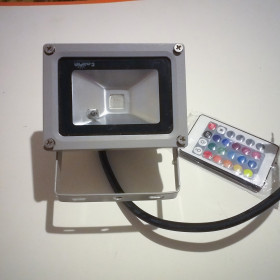 Прожектори Прожекторы ^/--/^ Світлодіодний прожектор RGB 10 /--/ W 220 /--/ V дистанційне керування ^_^^^ Светодиодный прожектор RGB 10 /--/ W 220 /--/ V дистанционное управление - фото фото фото