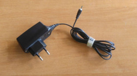 Зарядні пристрої Зарядные устройства ^/--/^ Зарядное устройство NOKIA AC-8 /--/ E ^_^^^ Зарядний пристрій NOKIA AC-8 /--/ E - фото фото фото