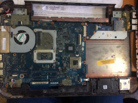 Материнські плати Материнские платы ^/--/^ Материнська плата Dell 5520 7520 V /--/ 3560 3560 ^_^^^ Материнская плата Dell 5520 7520 V /--/ 3560 3560 - фото фото фото