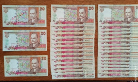 Загальнодержавні випуски Общегосударственные выпуски ^/--/^ Подборка 20 гривень 2000 года, все серии выпуска. ^_^^^ Підбірка 20 гривень 2000 року, всі серії випуску. - фото фото фото