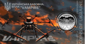 Пам'ятні і ювілейні Памятные и юбилейные ^/--/^ Монета 5 гривень / 5 грн. 2025 рік. Українська бавовна. БПЛА &amp;quot; VAMPIRE &amp;quot;. Буклет. ^_^^^ Монета 5 гривен / 5 грн. 2025 год. Украинская хлопок. БПЛА &amp;quot; VAMPIRE &amp;quot; Буклет. - фото фото фото
