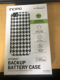 Чохли Чехлы ^/--/^ Чехол Повербанк 2000 /--/ mAh для iPhone 5 White новий, чорний ^_^^^ Чехол Повербанк 2000 /--/ m Ah для iPhone 5 White новый, черный - фото фото фото