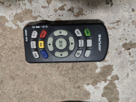 Комплектуючі до кліматичної техніки Комплектующие к климатической технике ^/--/^ Пульт управления для потолочного монитора Alpine RUE-3000 /--/ P № 25250207 ^_^^^ Пульт управління для стельового монітора Alpine RUE-3000 /--/ P No 25250207 - фото фото фото