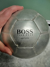 М'ячі Мячи ^/--/^ Футбольний м&amp;apos;яч Hugo Boss Parfums  (2011) срібний, в хорошому стані ^_^^^ Футбольный мяч Hugo Boss Parfums (2011) серебряный - фото фото фото