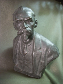 Статуетки, Скульптури, Фігурки, Фарфор Статуэтки, Скульптуры, Фигурки, Фарфор ^/--/^ 5.10 Гипсовый бюст советского периода, поэт, писатель или ученый. Высота 17,5 см ^_^^^ Гіпсовий бюст радянського періоду, поет, письменник або вчений. Висота 17,5 см - фото фото фото