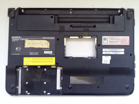 Корпуса Корпуса ^/--/^ Б/У Корпус низ   (піддон) без сервісних кришок на SONY PCG-61211 /--/ V ^_^^^ В Корпус низ (поддон) без сервисных крышек на SONY PCG-61211 /--/ V - фото фото фото