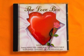 Музичні диски Музыкальные диски ^/--/^ Музичний диск CD. The LOVE BOX ^_^^^ Музыкальный диск CD. The Love Box - фото фото фото