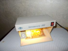 Інші канцелярські товари Другие канцтовары ^/--/^ Аппарат для проверки бумажных денег банкнот пр-во России ^_^^^ Апарат для перевірки паперових грошей банкнот пр-во Росії - фото фото фото