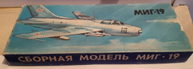 : : ^/--/^ 1/72 Коробка от модели самолета МИГ-19. СССР 1970-е годы. ^_^^^ 1/72 Коробка від моделі літака МІГ-19. СРСР 1970-і роки. - фото фото фото