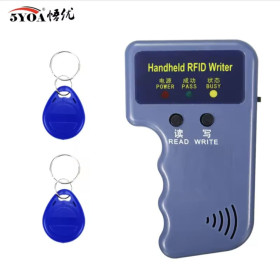 Інша техніка Другая техника ^/--/^ НОВЫЙ Дубликатор RFID-карт ключей для записи и чтения 125 кГц EM /--/ 4100 Т /--/ 5577 + 2 брелка в подарок ^_^^^ НОВИЙ Дубликатор RFID-карт ключів для запису та читання 125 кГц EM /--/ 4100 Т /--/ 5577 + 2 брелка в подарунок - фото фото фото