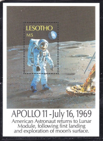 Освоєння космосу Освоение космоса ^/--/^ Космос . Лесосото 1989 г   MNH - блок  - АПОЛЛО-11 ^_^^^ Лесосото 1989 MNH - блок - АПОЛЛО-11 - фото фото фото